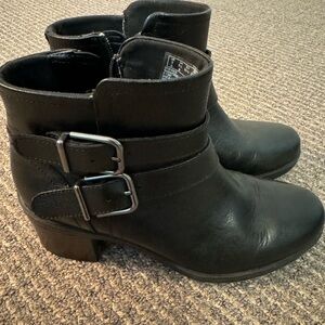 Clark’s collection  black leather ankle boots